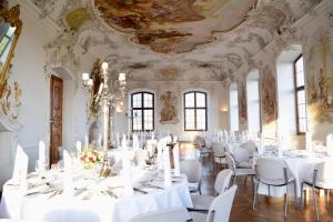 Restaurace v ubytování Hotel Schloss Leitheim + 37 fotografií