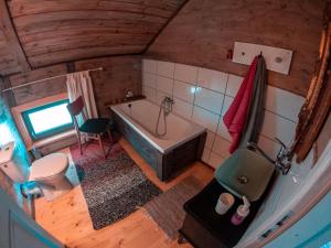 an overhead view of a bathroom with a tub and toilet at Zielna Farma in Blanki