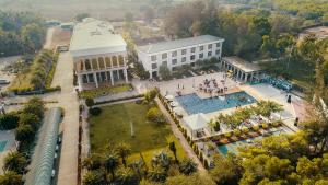 Bazén v ubytování UVA Meridian Bay Resort & Spa nebo v jeho okolí