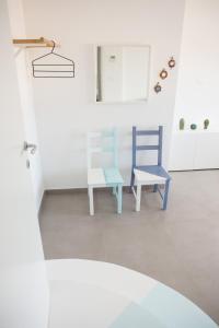 a room with a blue chair and a blue bench at Cocor Suites & Design in Naples