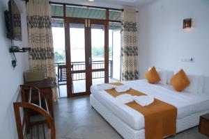 Postel nebo postele na pokoji v ubytování Sanu Lagoon Resort & Spa