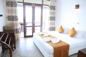 Postel nebo postele na pokoji v ubytování Sanu Lagoon Resort & Spa