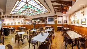Restaurace v ubytování Gran Hotel Ciudad de Barbastro