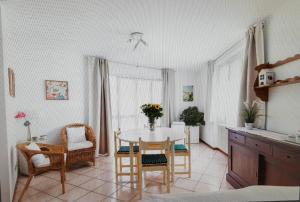 Ruang duduk di IL SOLE, grande appartamento in collina