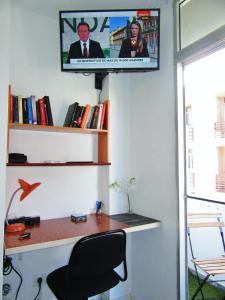 TV a/nebo společenská místnost v ubytování Estudio con encanto en la playa (aptos.salinetas)