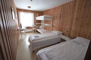 
A bunk bed or bunk beds in a room at Tønsberg Vandrerhjem
