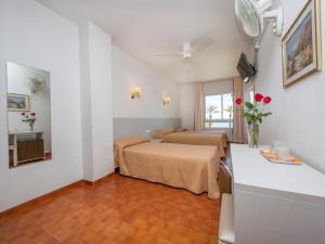 Postel nebo postele na pokoji v ubytování Hostal Velilla