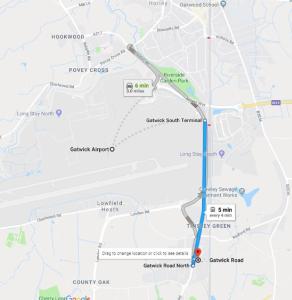 un mapa de la ruta propuesta para la mejora en Lux Apartment in Gatwick, en Crawley