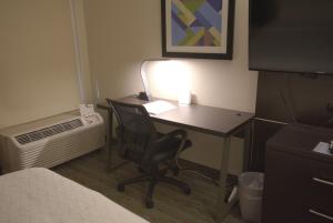 Ruang duduk di Holiday Inn Express Anderson I-85 - Exit 27- Highway 81 by IHG