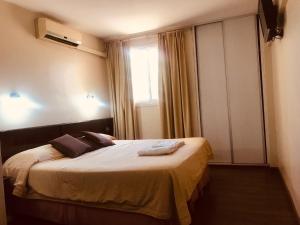Säng eller sängar i ett rum på Hotel Mediterraneo