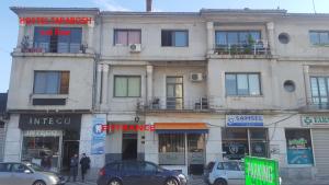 El edificio en el que está el hostal