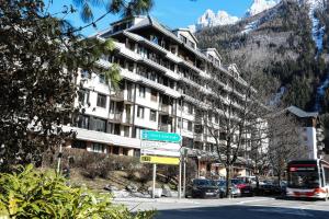 a building with a street sign and a bus at Apartment Chamois Blanc 7A in Chamonix-Mont-Blanc