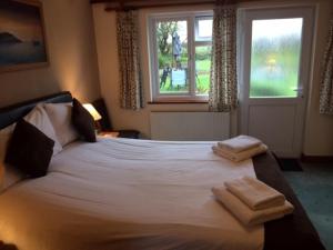 Katil atau katil-katil dalam bilik di Crown House & Lodges B&B
