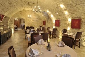 Restoran ili drugo mesto za obedovanje u objektu Le Marius