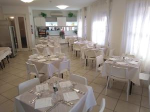 ห้องอาหารหรือที่รับประทานอาหารของ Hotel La Bella Vita