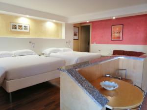 Postel nebo postele na pokoji v ubytování Hotel Malpensafiera