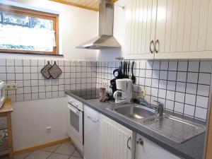 Kuchyň nebo kuchyňský kout v ubytování Ferienwohnung "Eifelstueffje"