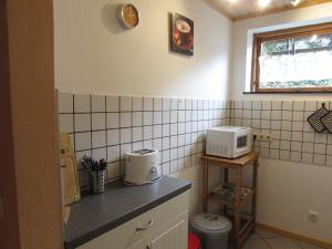 Kuchyň nebo kuchyňský kout v ubytování Ferienwohnung "Eifelstueffje"