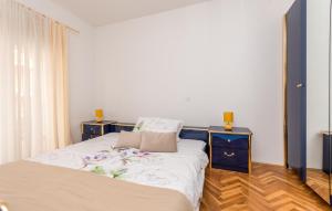 Postel nebo postele na pokoji v ubytování Apartment Pavla with pool
