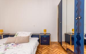 Postel nebo postele na pokoji v ubytování Apartment Pavla with pool
