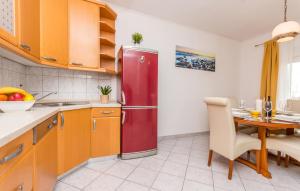 Kuchyň nebo kuchyňský kout v ubytování Apartment Pavla with pool