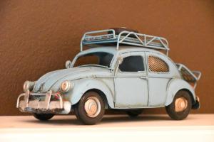 a model of a car with a rack on top at Modernes Studio in Richrath in Langenfeld