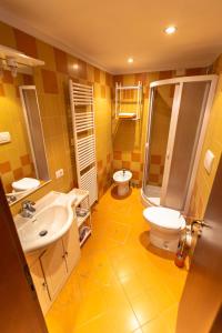 Koupelna v ubytování Ciprea Rooms