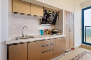 Gallery image of Listen to the Sea Apartment in Huidong