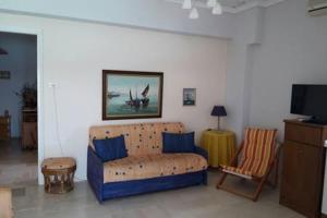 Imagen de la galería de Seaside apartment,just on the beach, unique view, en Kallithea Halkidikis