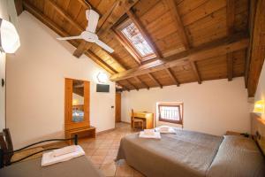 a bedroom with two beds and a ceiling fan at Albergo Al Platano in Caprino Veronese