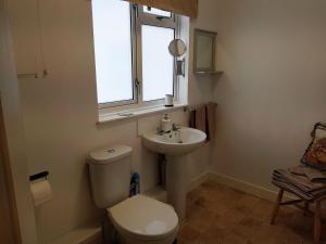 A bathroom at Forest Farm Papplewick Nottingham - Spacious Self-Contained Rural Retreat!