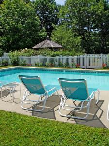 The swimming pool at or close to Cod Cove Inn