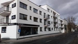 Budova, v ktorej sa apartmán nachádza