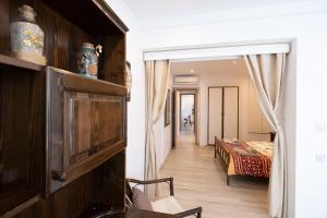 Кровать или кровати в номере Townhouse by the sea Pirate Harbor +24 фотографии