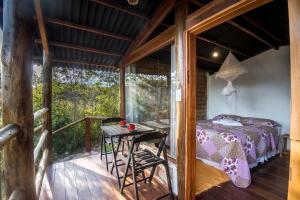 Uma varanda ou terraço em Lilás Hospedagem e Terapias