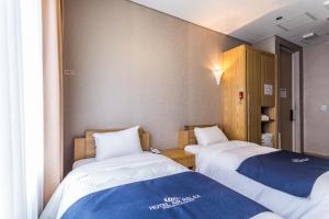 Postel nebo postele na pokoji v ubytování Incheon Aiport Airrelax hotel