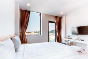 Posteľ alebo postele v izbe v ubytovaní AQUA Seaview Hotel