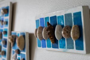 a picture of rocks on a wall at Casa Babi in Vilanculos