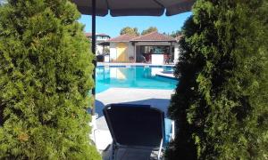 Bazén v ubytování Hotel Afroditi nebo v jeho okolí