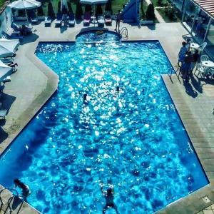Bazén v ubytování Hotel Afroditi nebo v jeho okolí