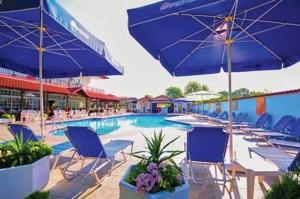 Bazén v ubytování Hotel Afroditi nebo v jeho okolí