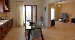 Kuchyňa alebo kuchynka v ubytovaní Twin Villas