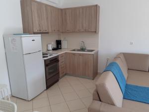 A kitchen or kitchenette at Apartment Katherina Sarande