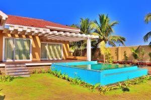 Bazén v ubytování Swosti Chilika Resort nebo v jeho okolí