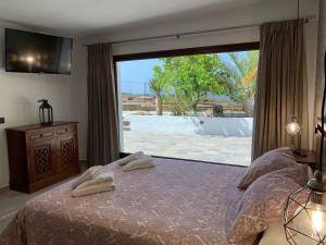 Postel nebo postele na pokoji v ubytování Apartamentos Finca Wapa + 37 fotografií