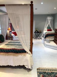 Postel nebo postele na pokoji v ubytování Barnabrow Country House