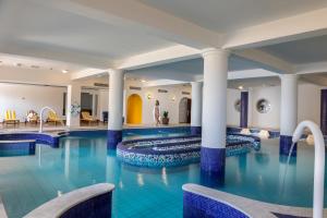 Басейн в Aquamare Beach Hotel & Spa або поблизу