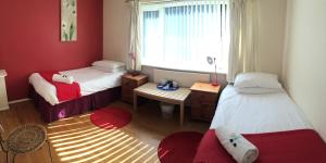 a small room with two beds and a window at Red Lion Accommodation in Abingdon
