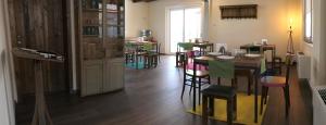 a dining room with tables and chairs and a kitchen at Iter Greenhouse in Verona
