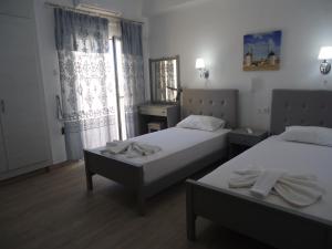 Postel nebo postele na pokoji v ubytování Kallithea Studios